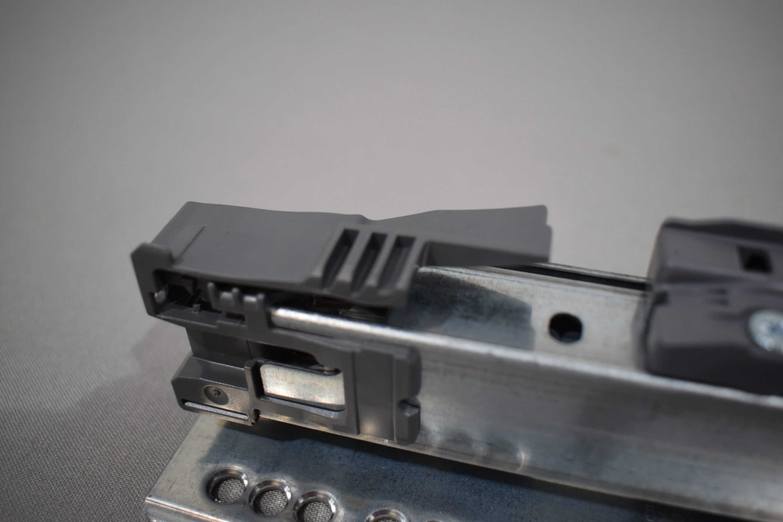 LEGRABOX Korpusschiene mit Blumotion S; Vollauzug; 40kg