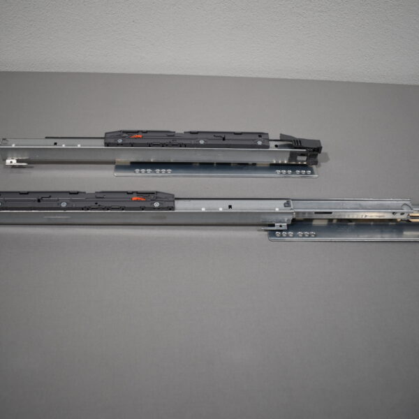 LEGRABOX Korpusschiene mit Blumotion S; Vollauzug; 40kg