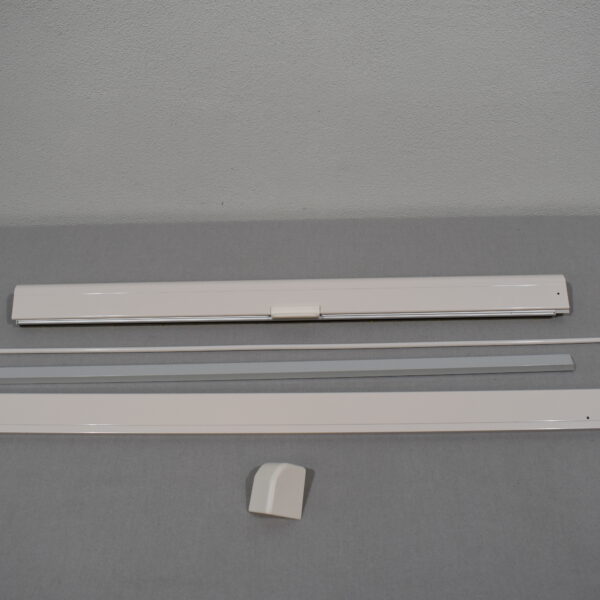 Verdunklungsrollo Fahrerseite 900x1125mm weiß