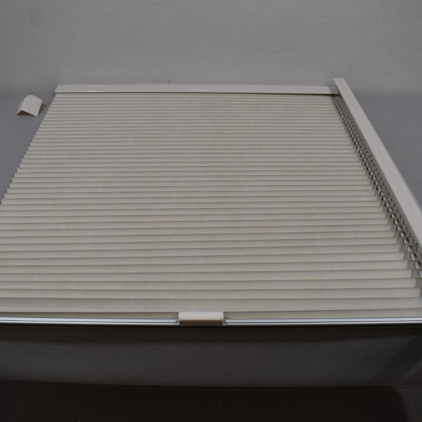 Verdunklungsrollo Fahrerseite 900x1125mm weiß