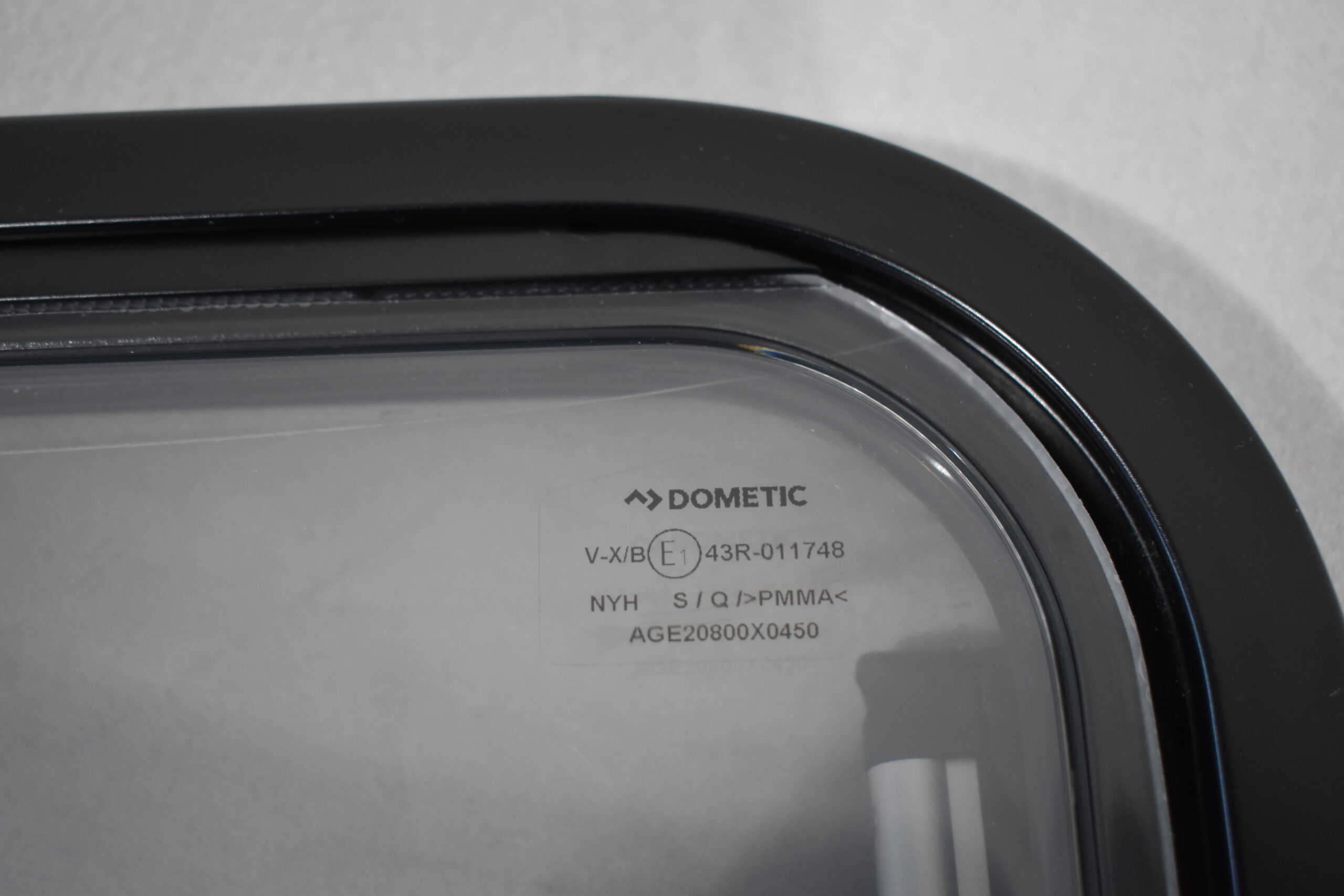 Dometic S7 Z Ausstellfenster 800x450 Alurahmen schwarz