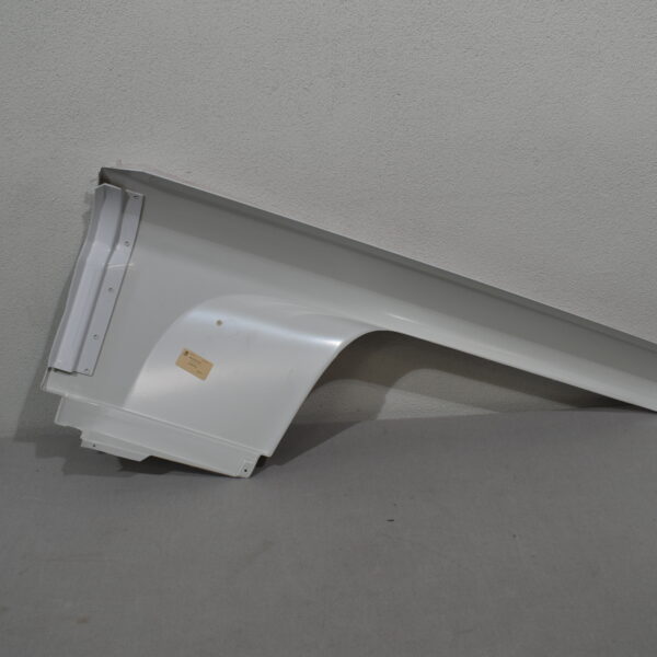 Knaus Anschluss Fender, Bug rechts