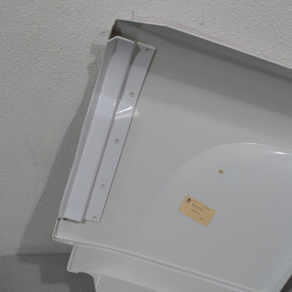 Knaus Anschluss Fender, Bug rechts