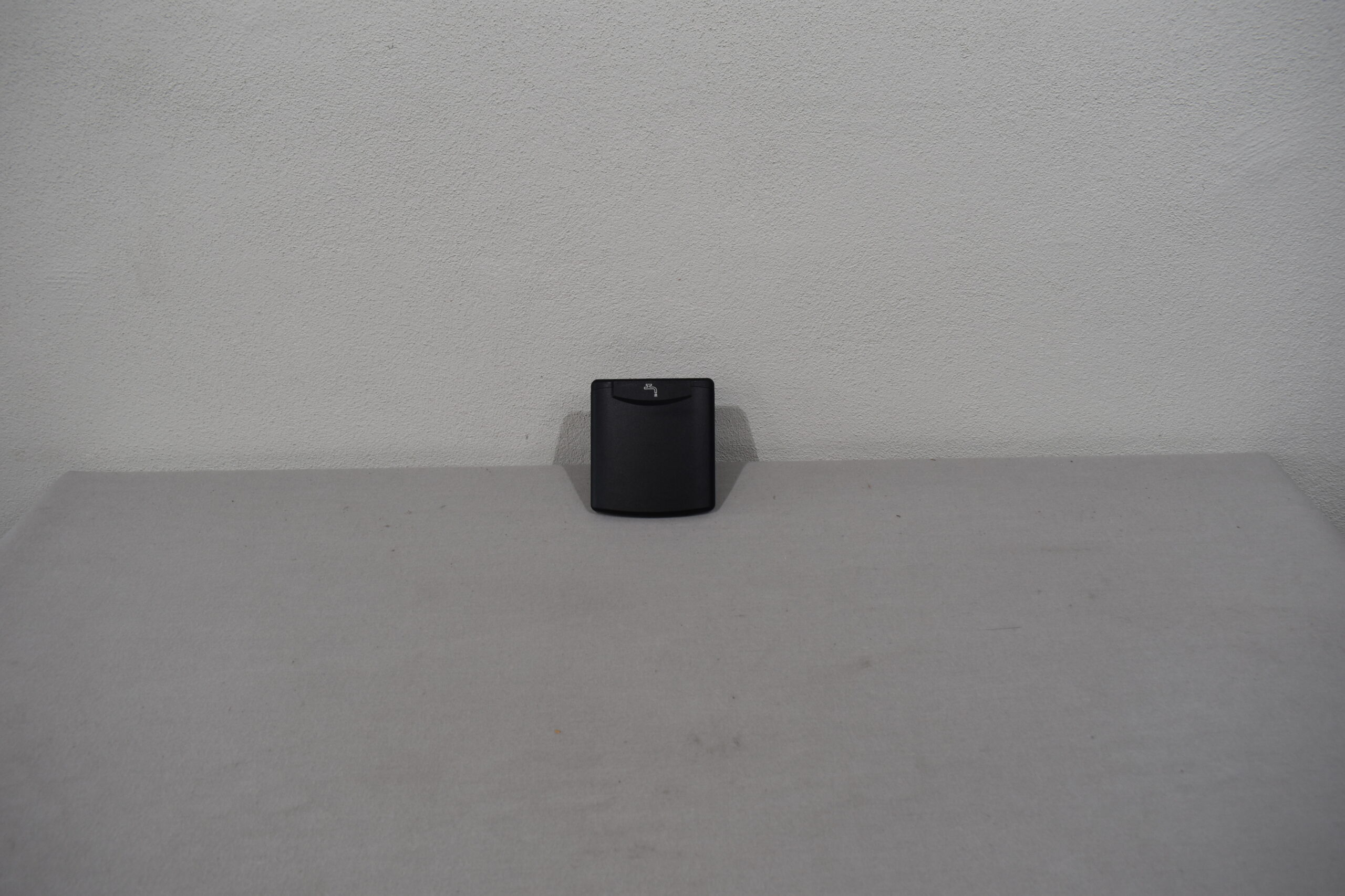 Wassereinfüllstützen; schwarz