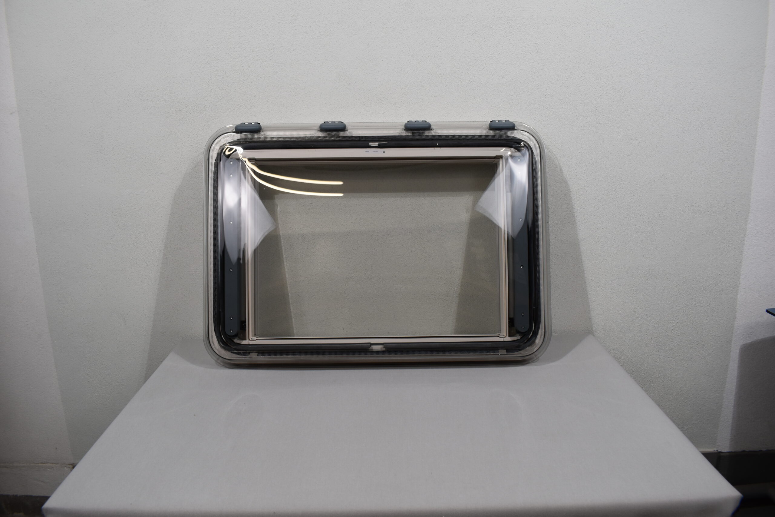 Dometic Dachhaube mit Innenrahmen; 1050x742mm