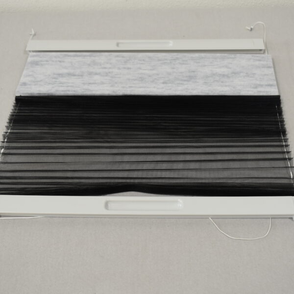 Fliegengitter und Verdunklungsrollo für Dachhaube