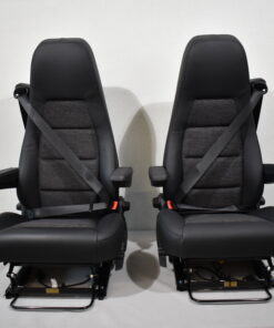 Aguti Fahrer und Beifahrersitz; schwarz/grau