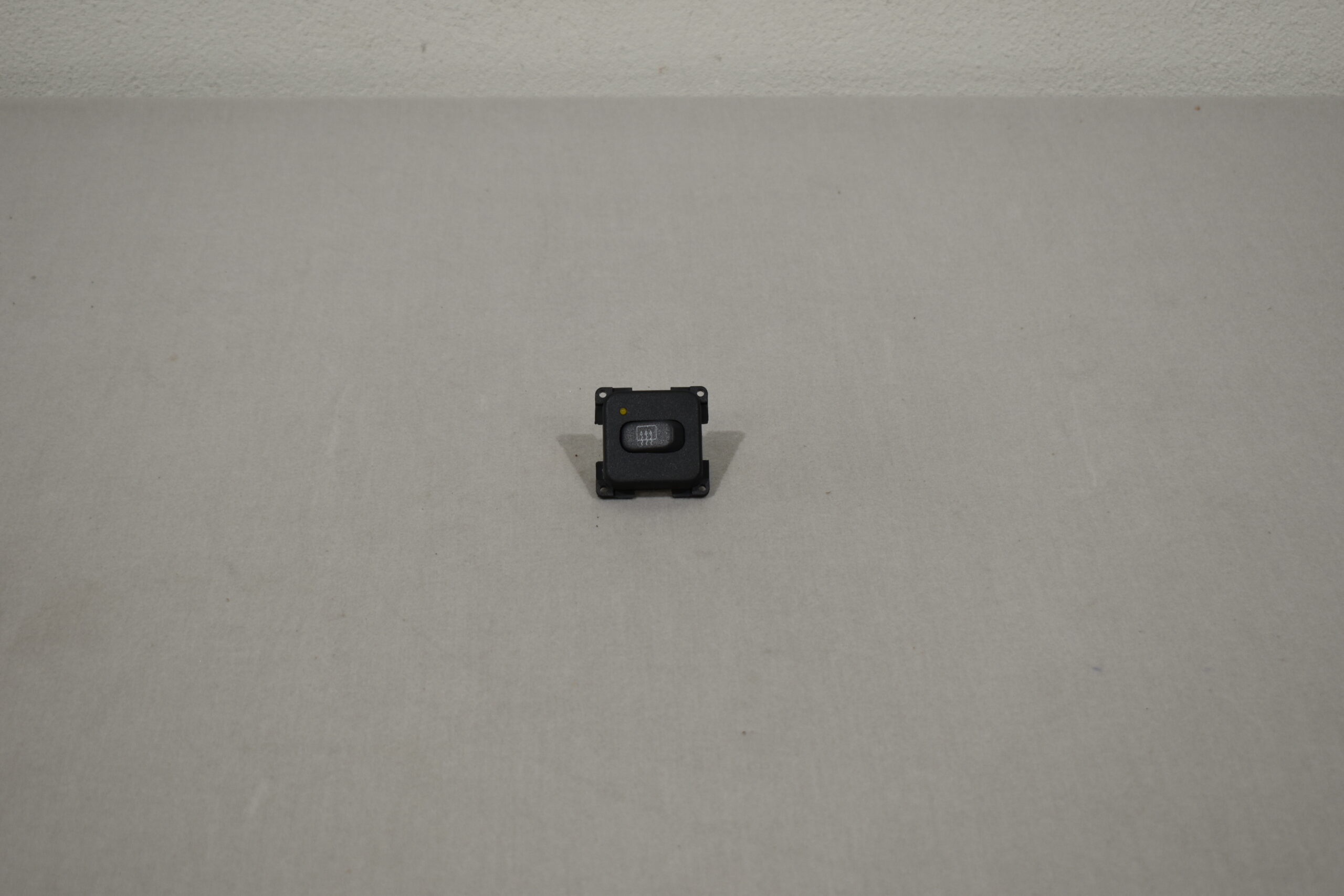 CBE Schalter Heckscheibe