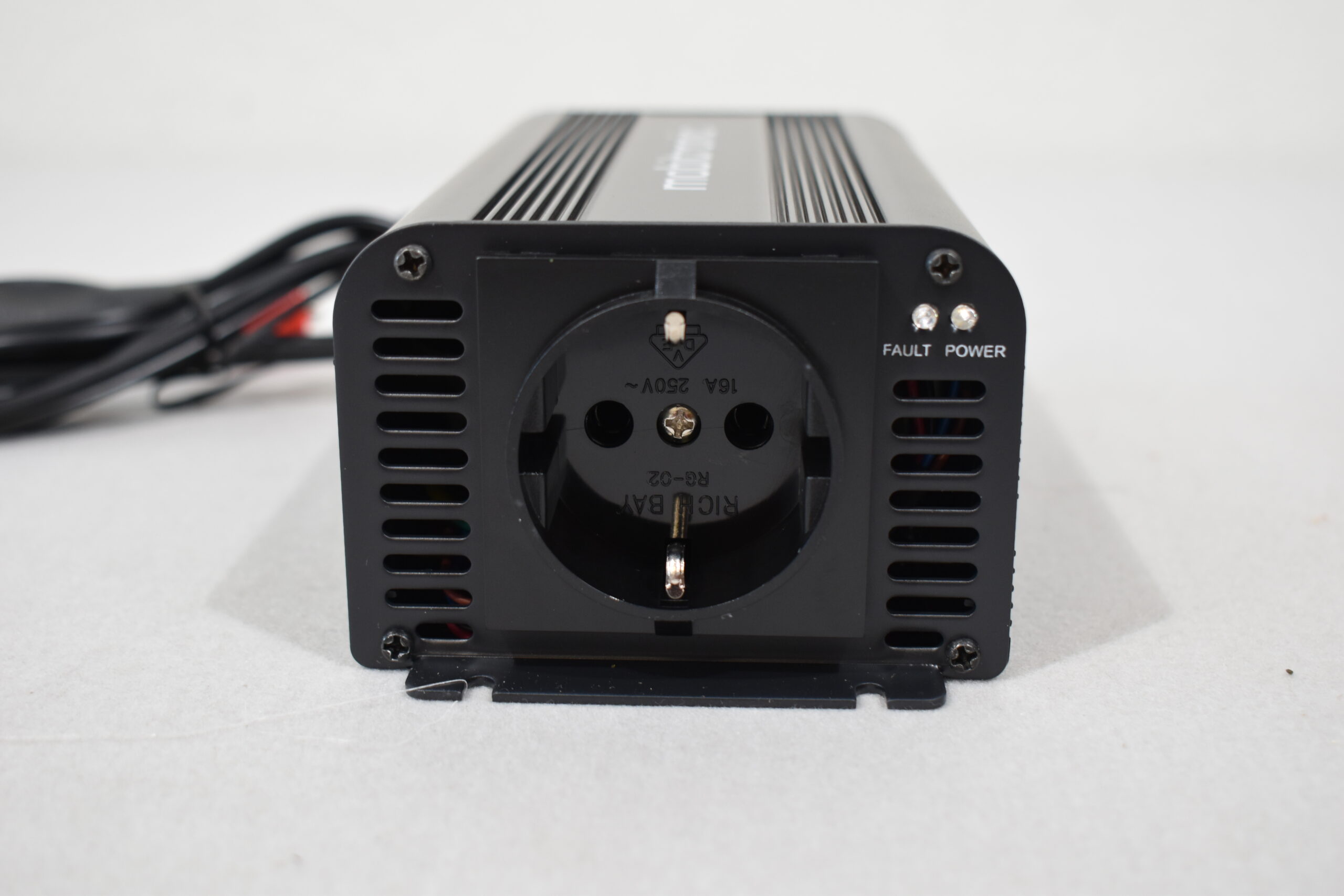 Mobiltronic MI-150-012 Wechselrichter / Inverter – Bild 4