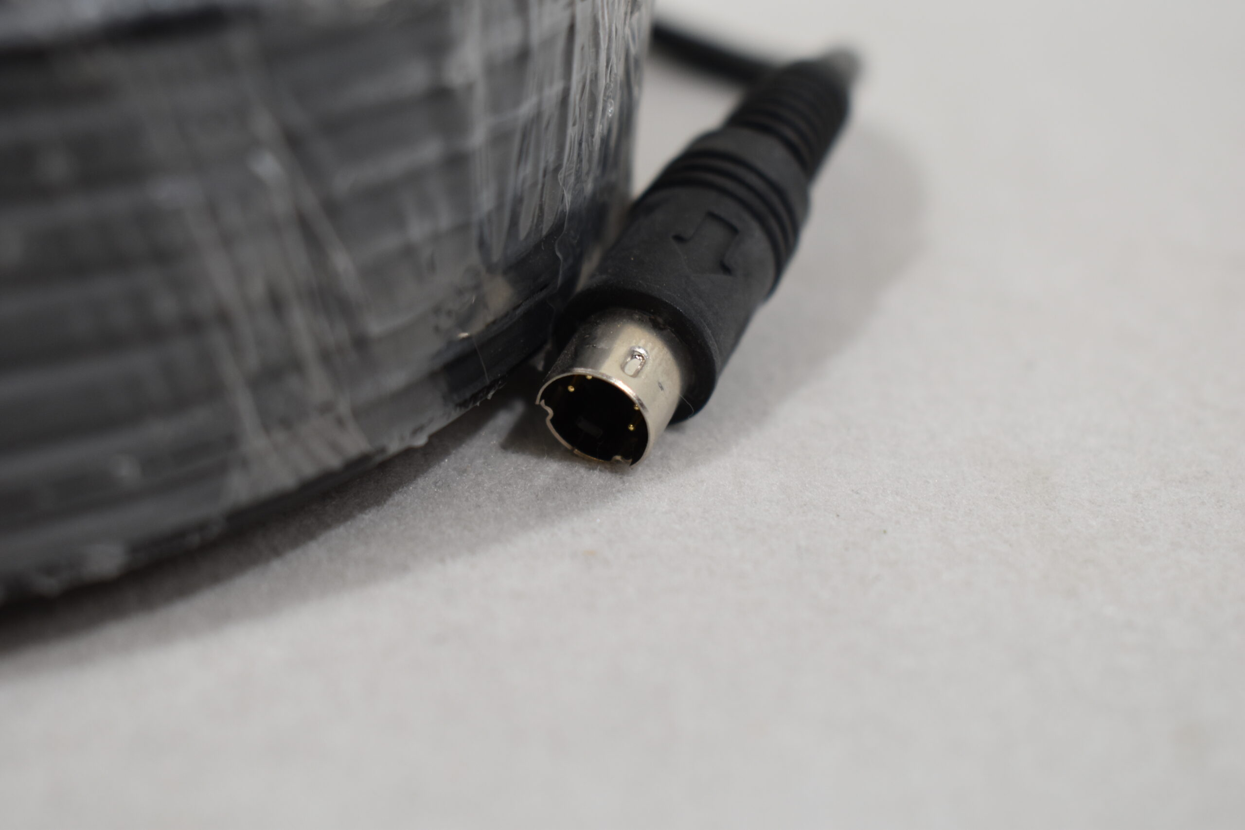 Carotec Axion Kameraleitung mit Schraubstecker; 20m – Bild 3