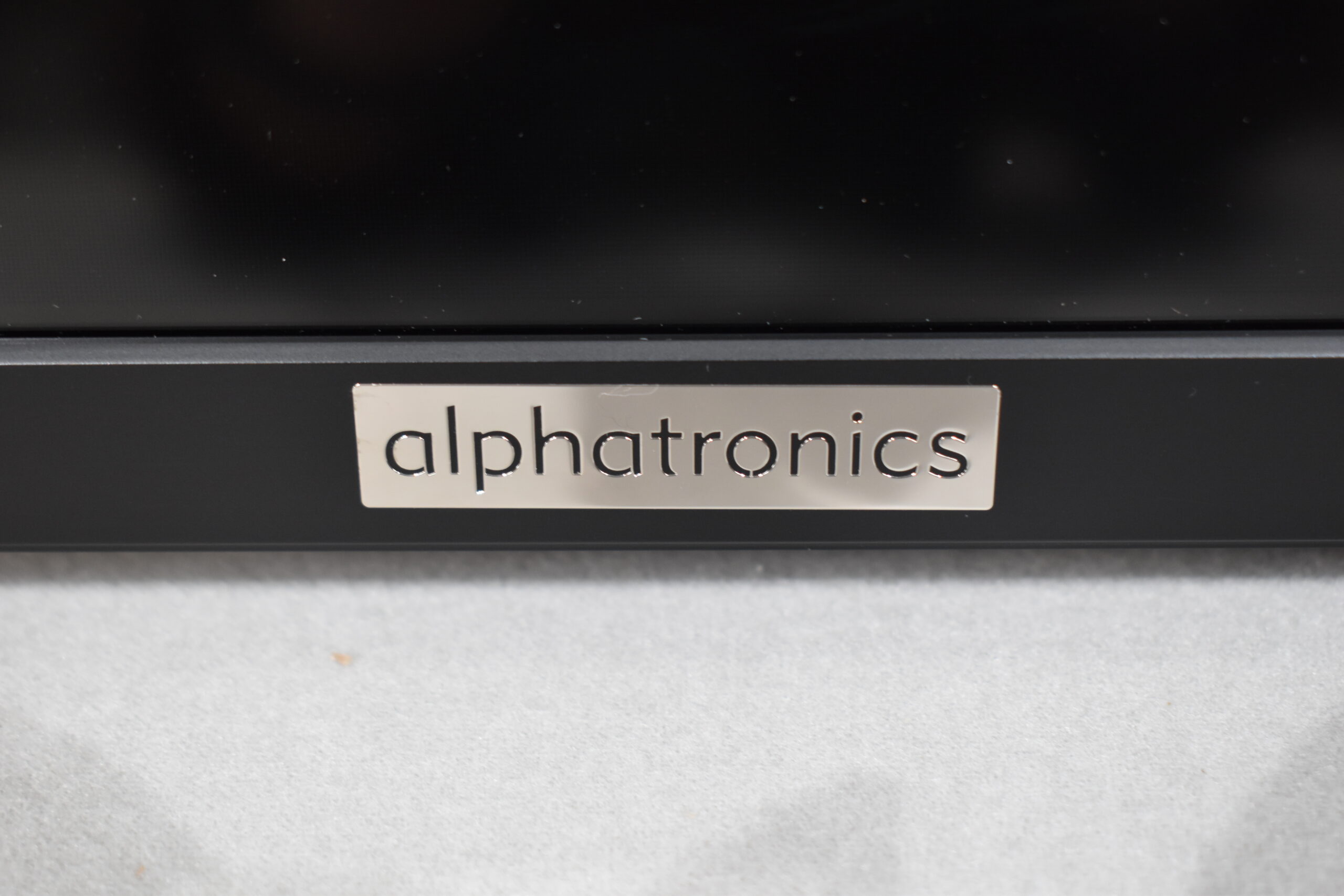 Alphatronics S-Linie 32" TV – Bild 3