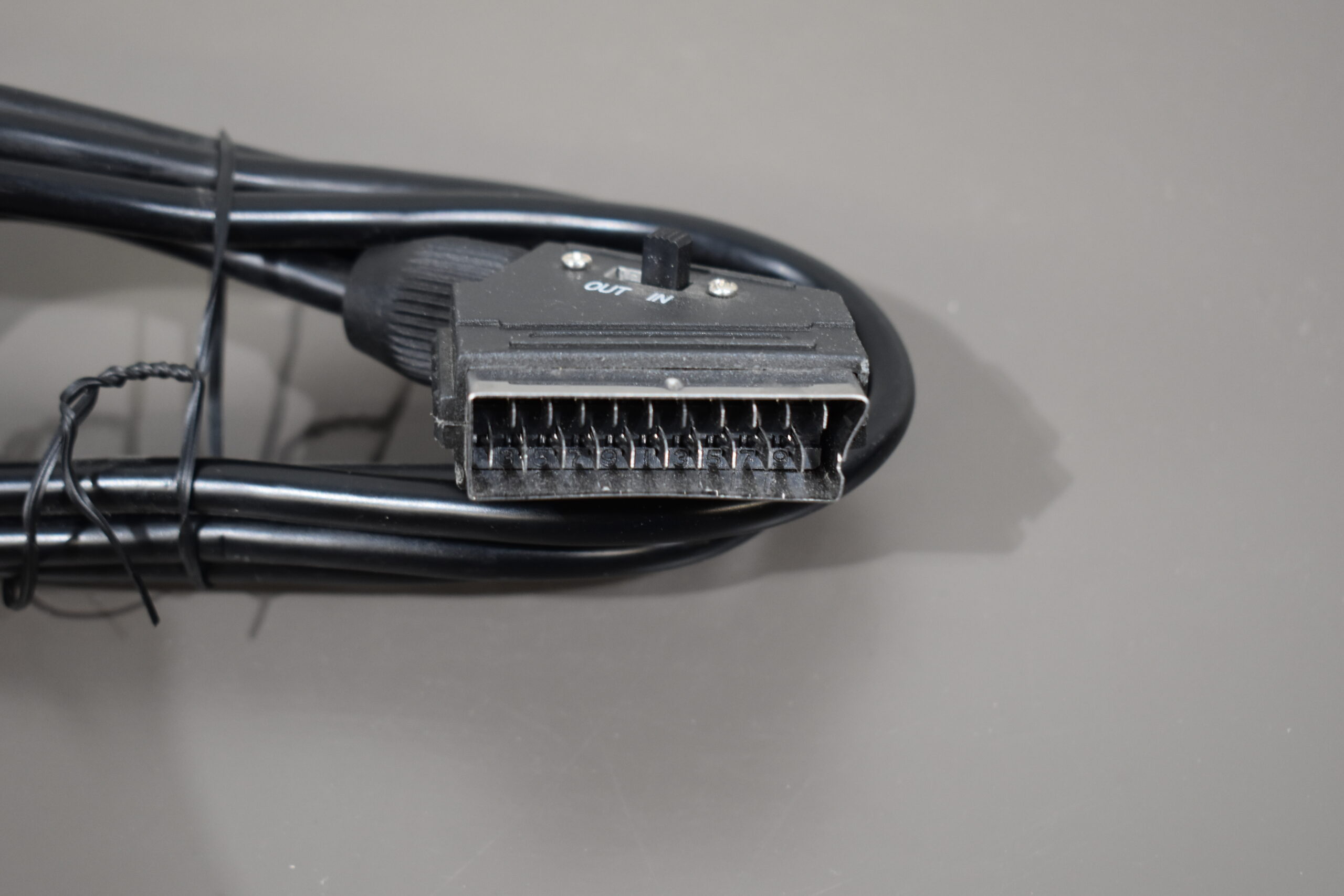 Scart-Chinch Kabel mir IN und OUT Schalter – Bild 4