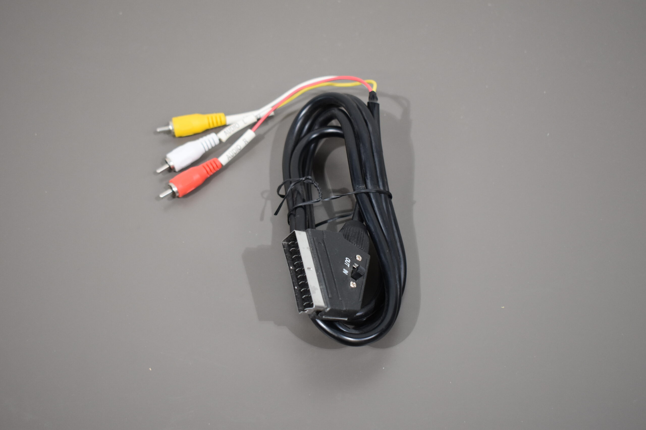 Scart-Chinch Kabel mir IN und OUT Schalter – Bild 5