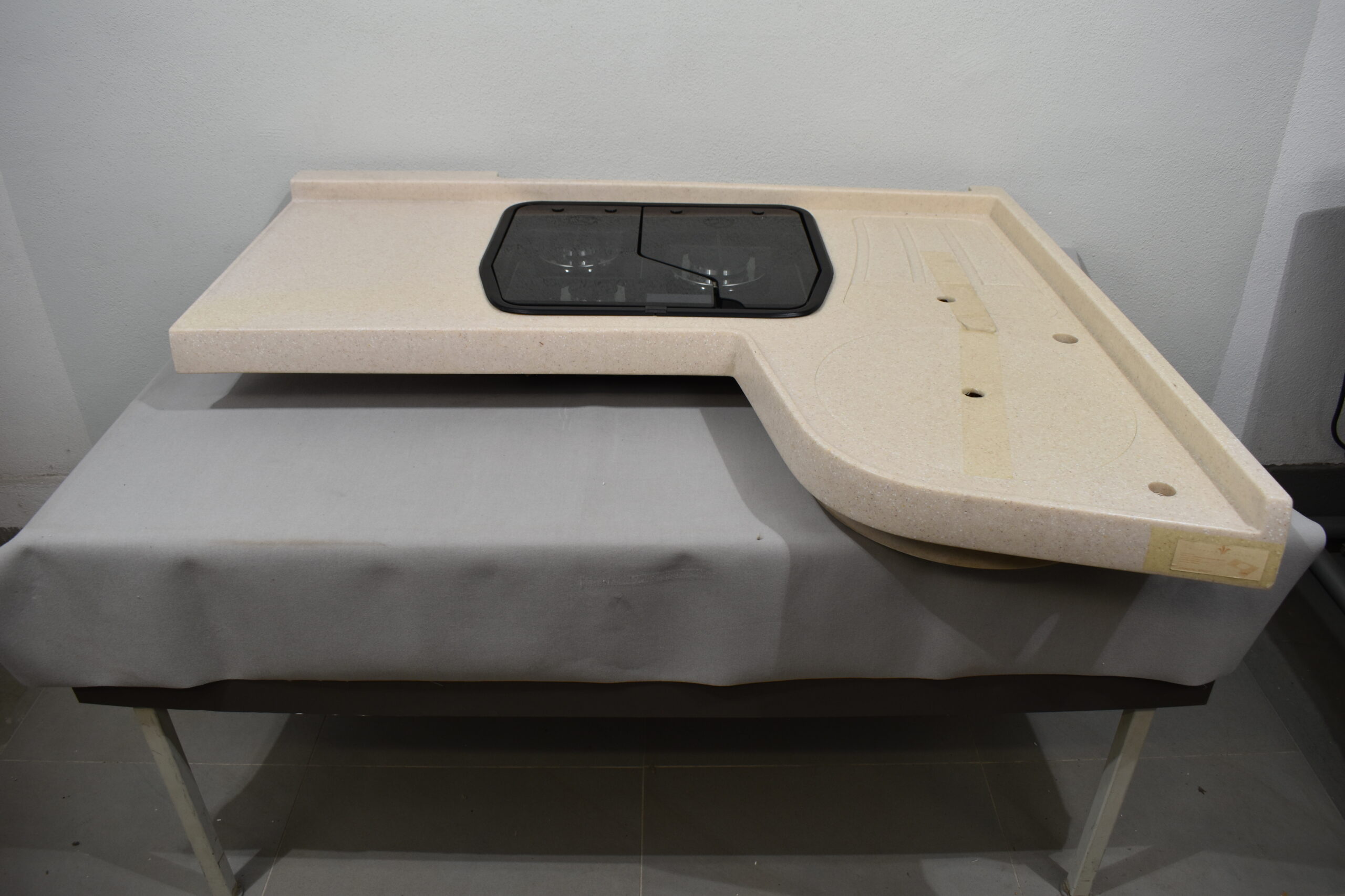 Niesmann und Bischoff Küchenplatte mit Thetford Gaskocher – Bild 2