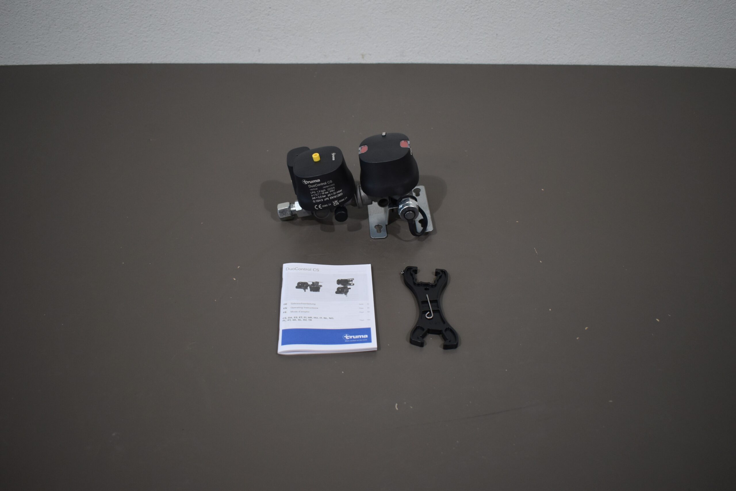 Truma Gasdruckregler Duo Control CS-Vertikal 10 GV 6