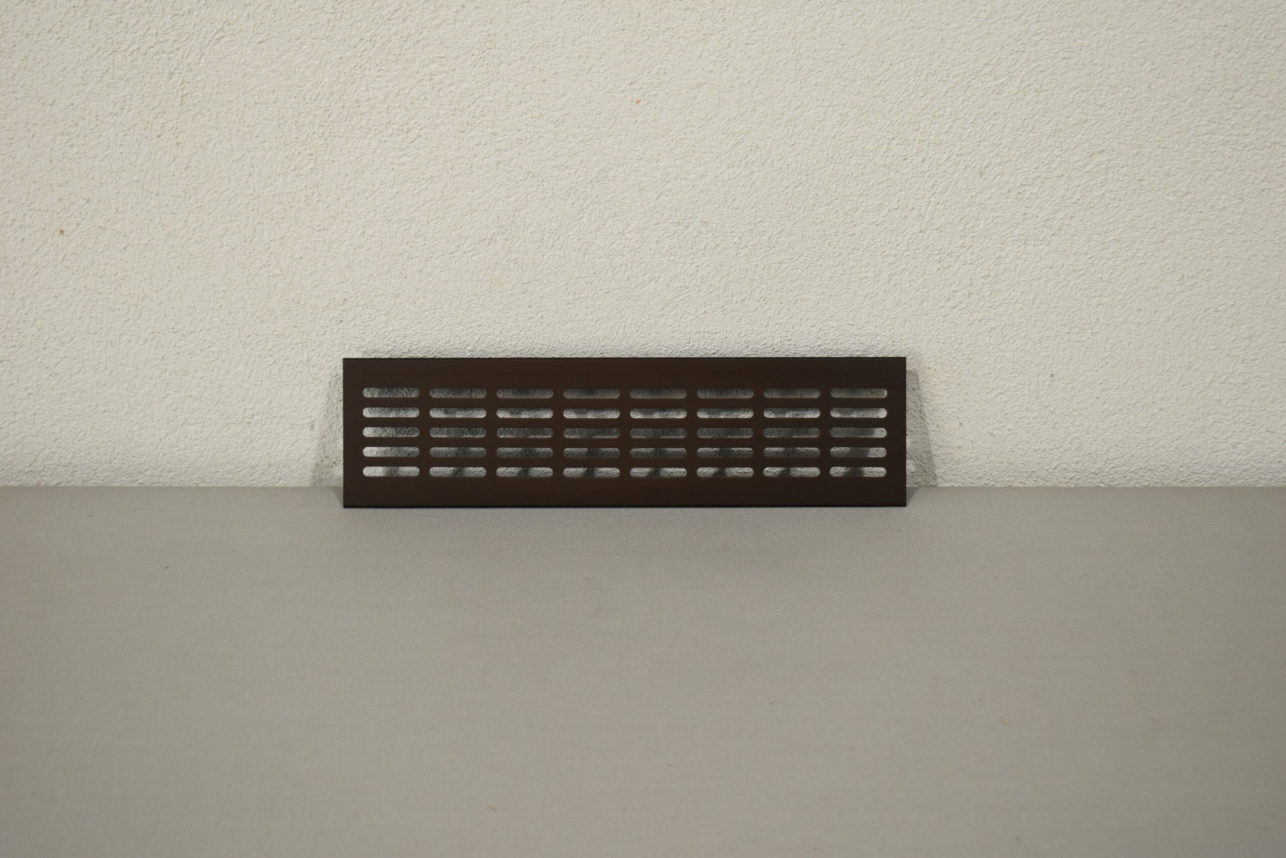 Belüftungsgitter / Stegblech dunkel braun; 280x65mm