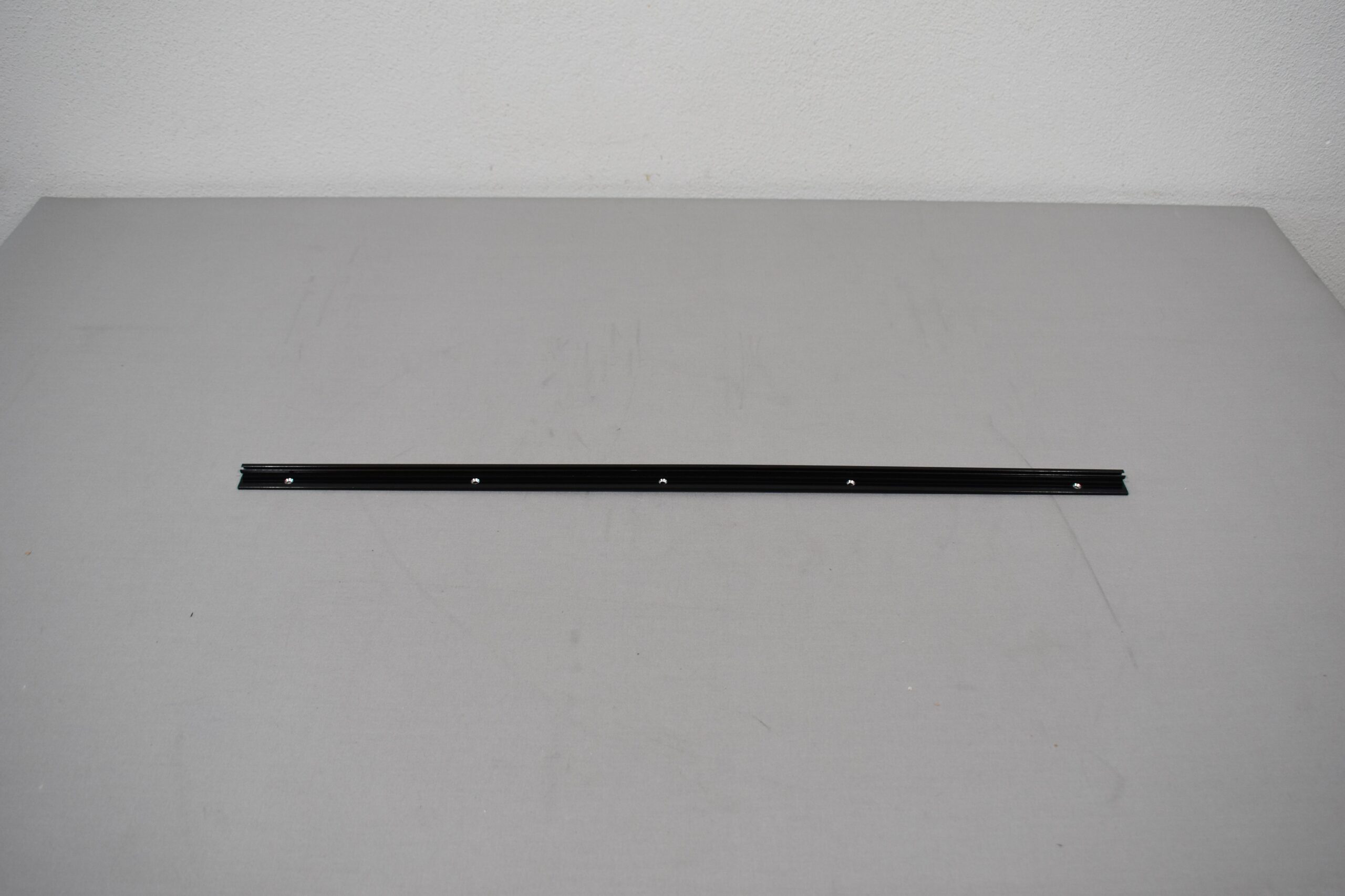 Reimo Scharnierleiste / Aluschiene schwarz; 715mm