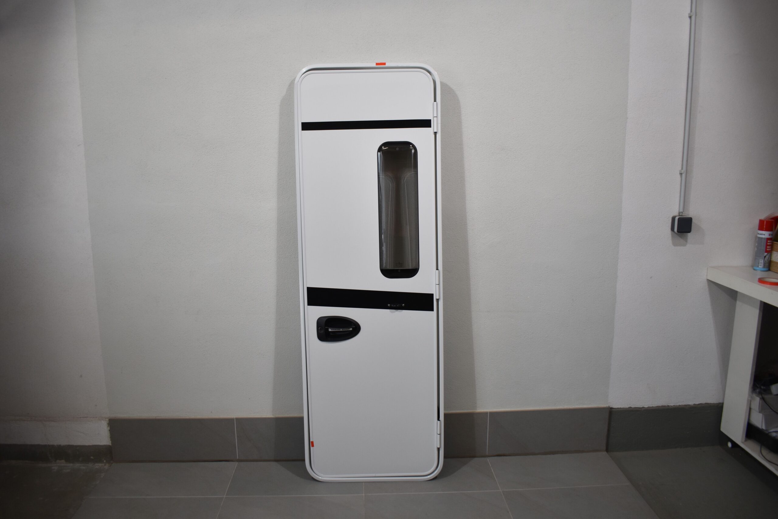 Niesmann und Bischoff Arto Tegos Aufbautür mit Rahmen; weiß/schwarz; 1820x615mm