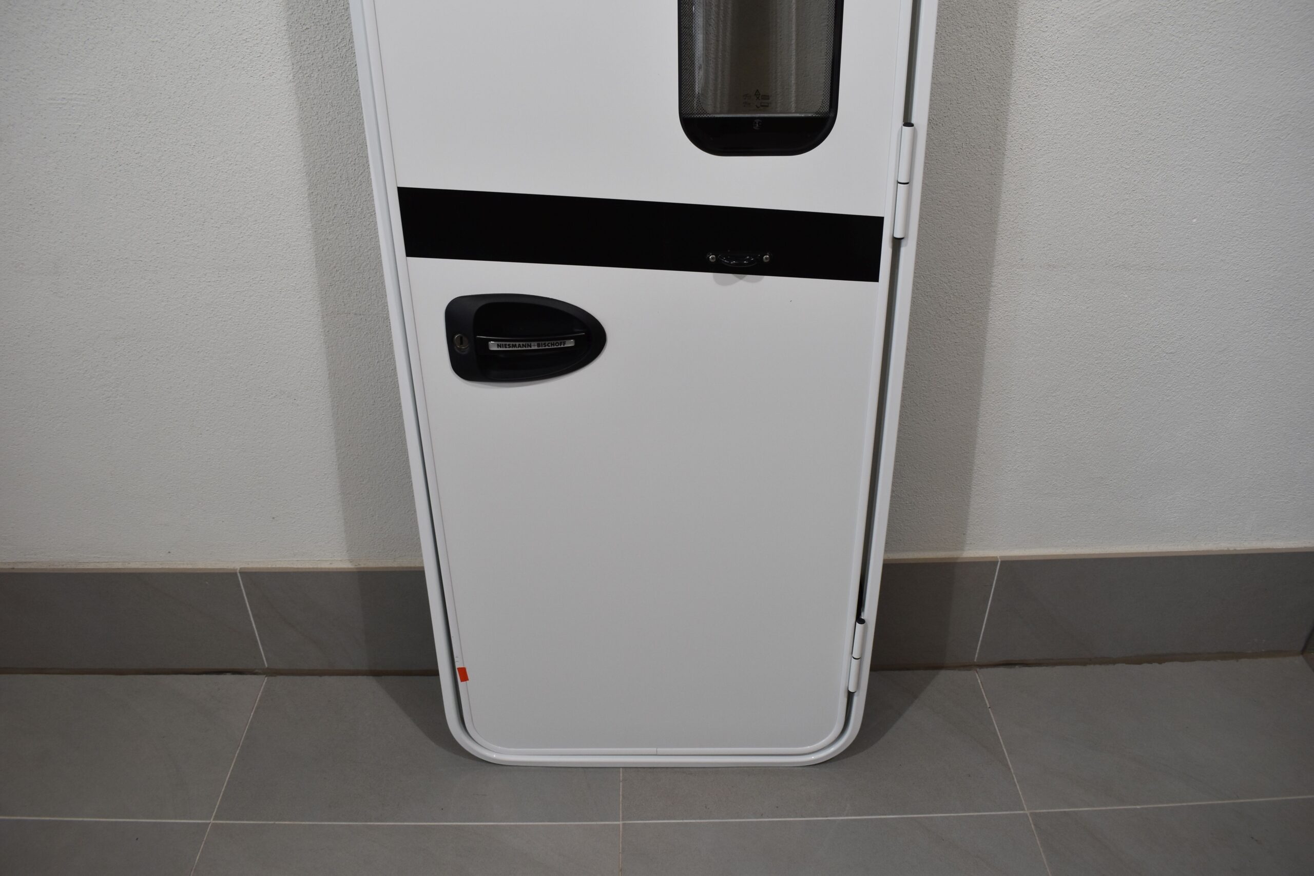 Niesmann und Bischoff Arto Tegos Aufbautür mit Rahmen; weiß/schwarz; 1820x615mm – Bild 6