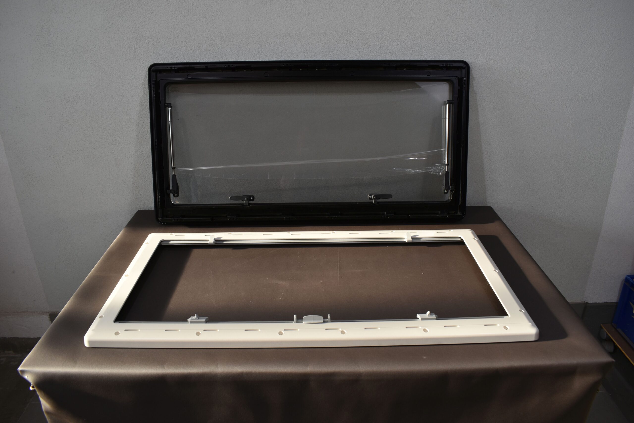 Dometic S4 Ausstellfenster mit Innenrahmen 1100x550mm – Bild 8