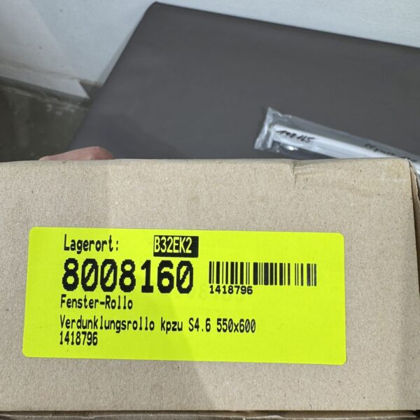 Alternative view of Dometic Verdunklungsrollo kompl. für S4 Fenster 550x600mm